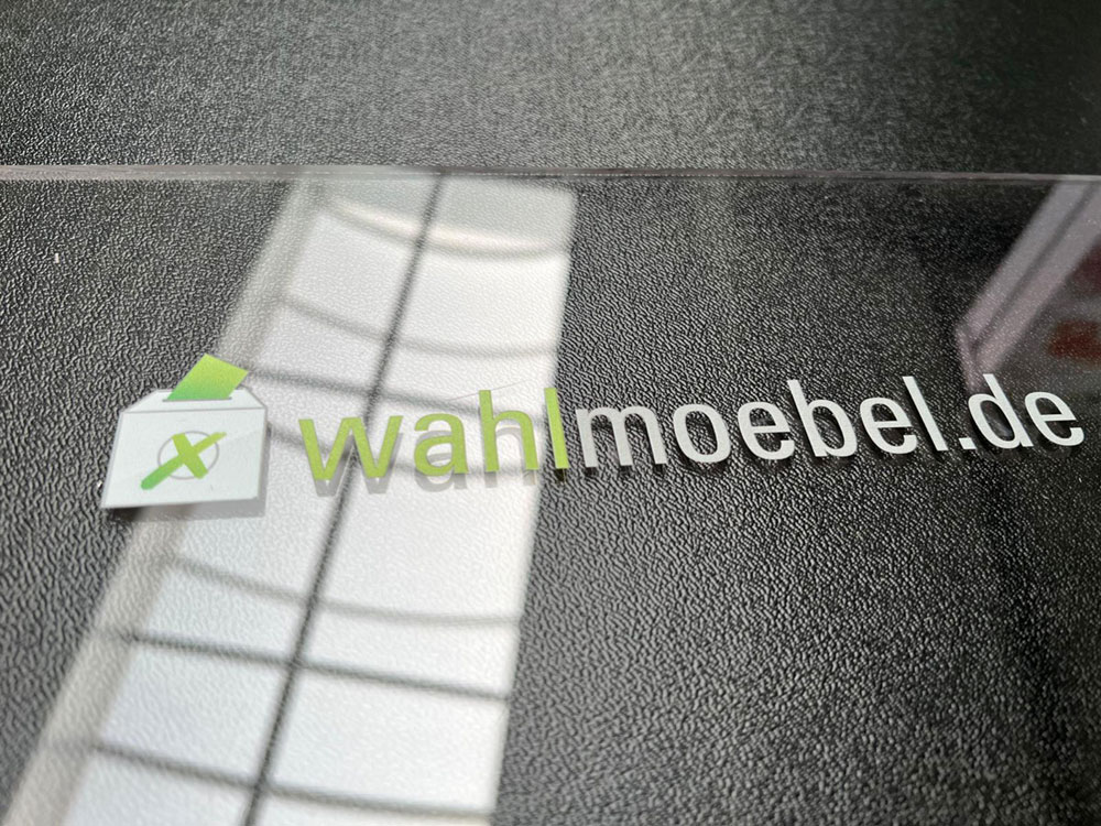 Individueller Aufdruck für Wahlkabinen und Wahlurnen